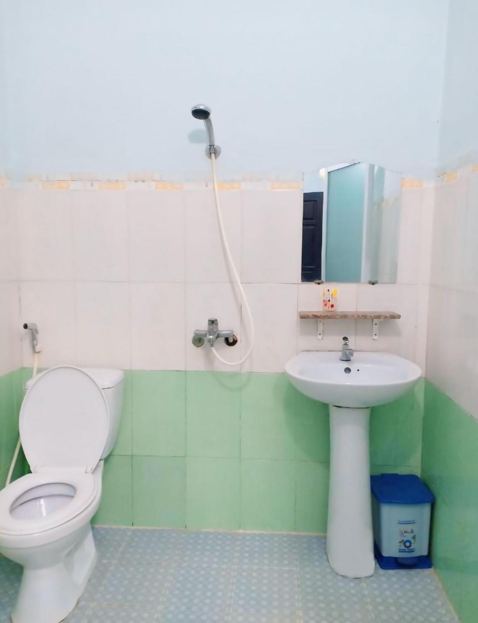 Nhà Nghỉ Kim Lài Pleiku Extérieur photo